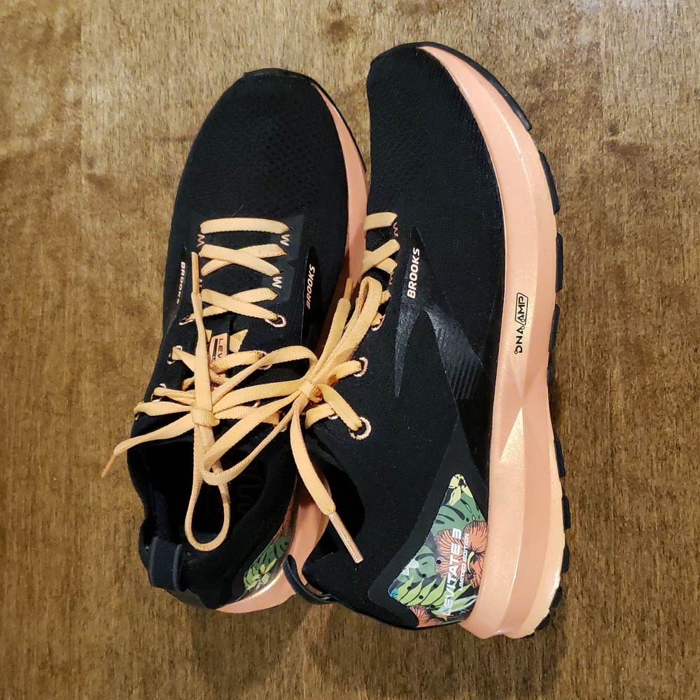 Brooks Women's Levitate 3 LE Tropical 8.5